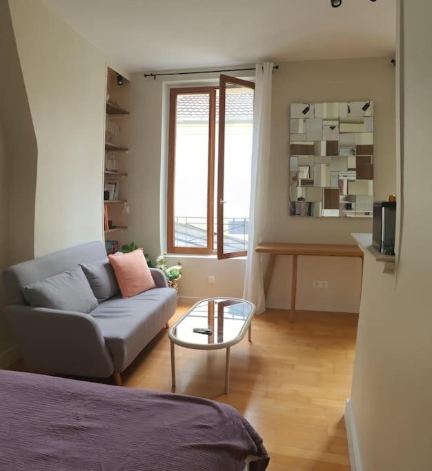 Studio Calme Et Ensoleille Entierement Renove Paris Luaran gambar