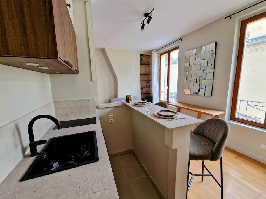Studio Calme Et Ensoleille Entierement Renove Paris Luaran gambar